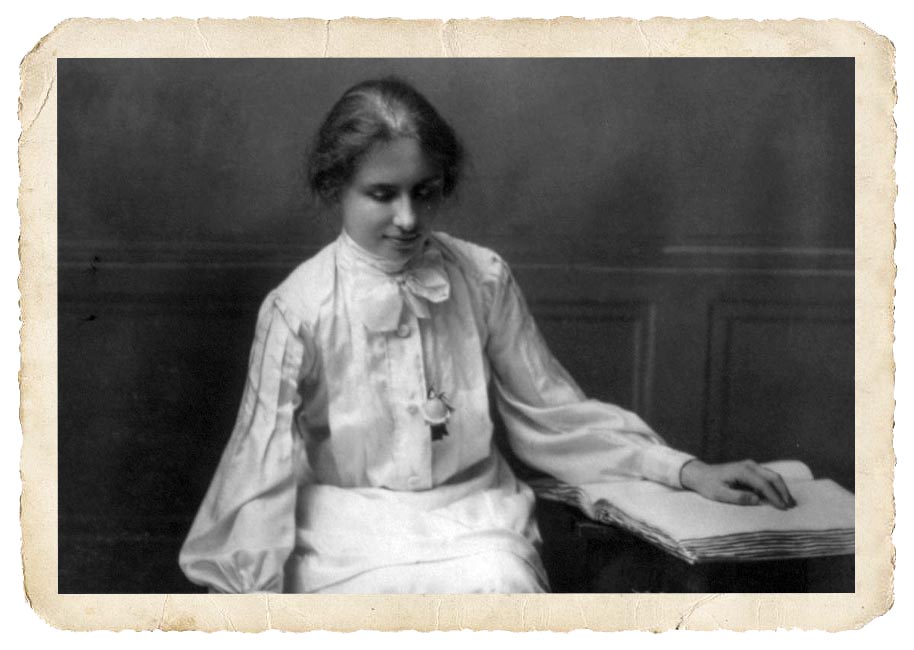 Photo Helen Keller avec un livre